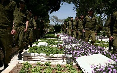 Soldiers at the Mount Herzl military cemetery in 2012. (photo credit: Yehoshua Yosef/Flash90)
