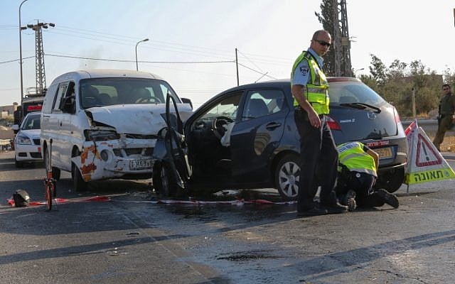 Policemen at the scene of a car accident, September 2012 (photo credit: Oren Nahshon/Flash90) Policemen at the scene of a car accident, September 2012 (photo credit: Oren Nahshon/Flash90)