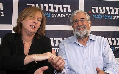 Former Labor Party leader Amram Mitzna announces that he is joining the Hatnua party during a joint press conference with party chairwoman Tzipi Livni in Tel Aviv, on December 2 (photo credit: Gideon Markowicz/Flash90)
