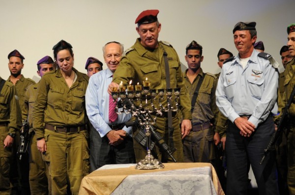 Chief of the General Staff Lt. Gen. Benny Gantz, flanked by President Shimon Peres (left) and IDF Chief Rabbi Brig. Gen. Rafi Peretz (right), lighting a menorah this week (photo credit: IDF Spokesman's Office/Flash 90) Chief of the General Staff Lt. Gen. Benny Gantz, flanked by President Shimon Peres (left) and IDF Chief Rabbi Brig. Gen. Rafi Peretz (right), lighting a menorah this week (photo credit: IDF Spokesman's Office/Flash 90)