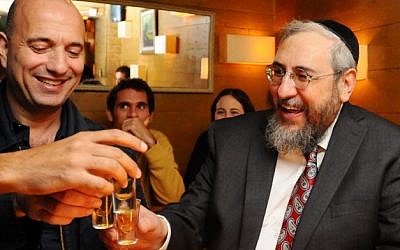 MK Rabbi Haim Amsalem, founder of the political Am Shalem movement, with which he is running in the upcoming Israeli elections, meets with Israelis in Tel Aviv as part of his campaign tour, December 12, 2012. (photo credit: Yossi Zeliger/Flash90)
