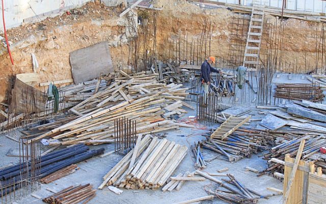 A Ramat Shlomo construction site, Tuesday, December 18 (photo credit: Oren Nahshon/Flash90)