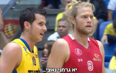 Guy Pnini taunts his opponent Sunday night (photo credit: screen capture, Mako/Channel 2)