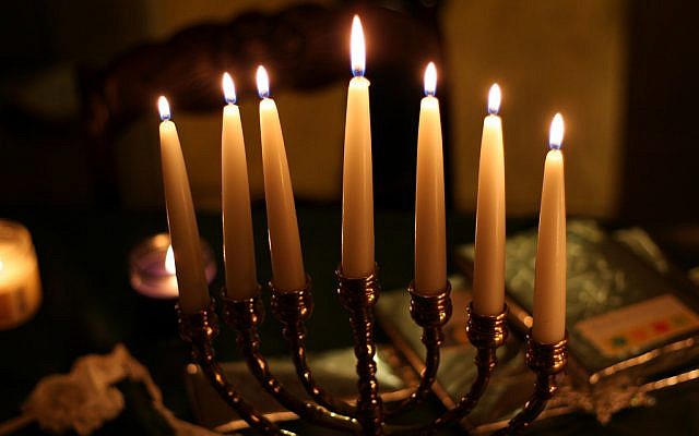 A New Jersey synagogue organized the lighting of 834 menorahs in an attempt to set a new world record. (Photo credit: CC BY/Skpy via Flickr.com)