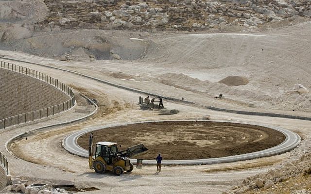 Construction workers are seen at the E-1 construction site near Maaleh Adumim in 2007. (photo credit: Sebastian Scheiner/AP)