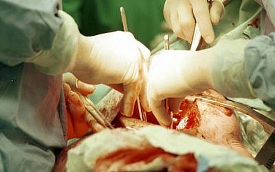 Illustrative photo of doctors performing lung surgery at the Ein Karem Hadassah Medical Centerin Jerusalem in 1996 (photo credit: Nati Shohat/Flash90)
