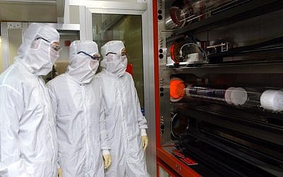 Young Israeli scientists (illustrative photo credit: Flash90)