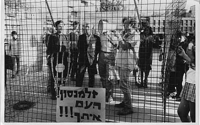 Israeli activists dramatize Sylva Zalmanson's imprisonment in the Soviet Union by protesting in a cage with a sign that reads, "Zalmanson, the people are with you." (Courtesy of Anat Kuznetzov-Zalmanson)