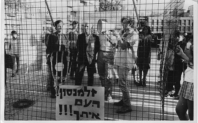 Israeli activists dramatize Sylva Zalmanson's imprisonment in the Soviet Union by protesting in a cage with a sign that reads, "Zalmanson, the people are with you." (Courtesy of Anat Kuznetzov-Zalmanson)
