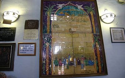 Painting by Ziona Tajar, Abuhov Synagogue (photo: courtesy Shmuel Bar-Am)