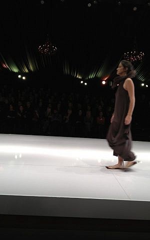 The brown linen look of Kedem Sasson (photo credit: Jessica Steinberg/Times of Israel)