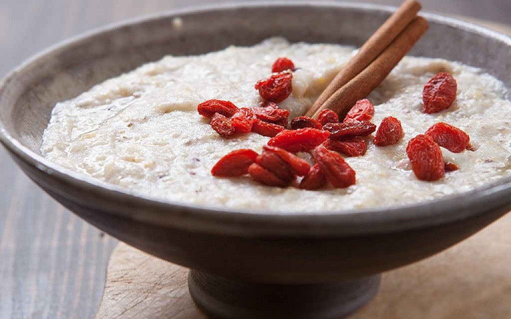 A bowl of super grain super cereal (photo credit: Anatoly Michaelo/Courtesy Korim Publishers)