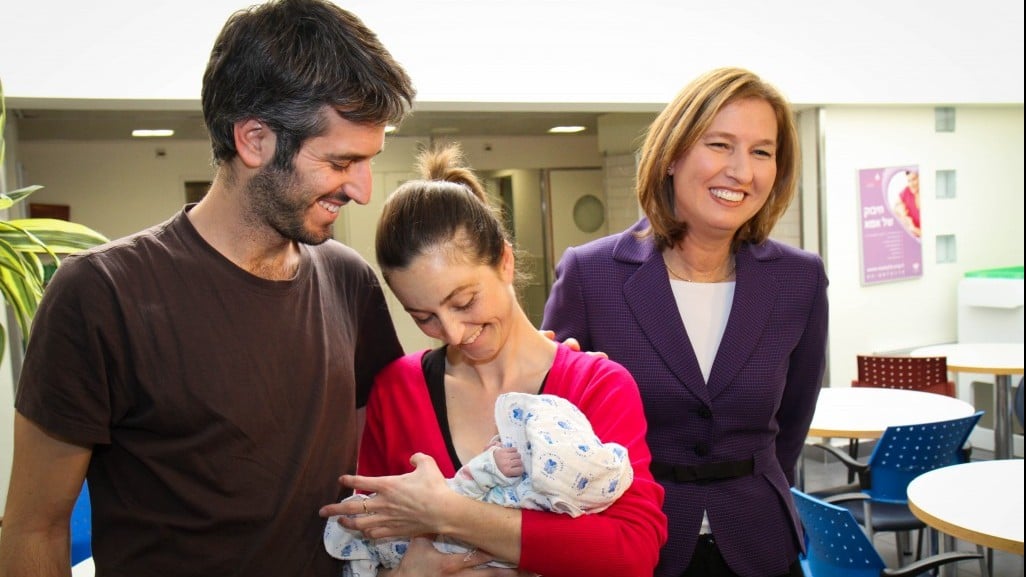 Tzipi Livni, left, visits Merav Cohen and her husband, and the couple's newborn baby girl, in Tel Aviv Tuesday. (photo credit: Publicity) Tzipi Livni, left, visits Merav Cohen and her husband, and the couple's newborn baby girl, in Tel Aviv Tuesday. (photo credit: Publicity)