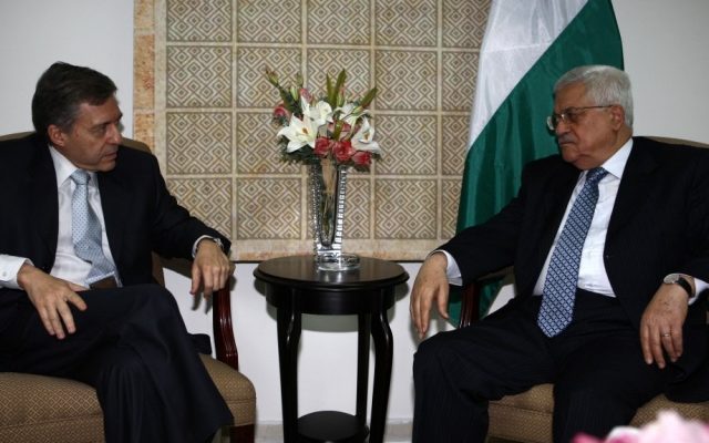 Yossi Beilin meets with Palestinian Authority President Mahmoud Abbas in Ramallah, August 2008. (photo credit: Omar Rashidi/Flash90) Yossi Beilin meets with Palestinian Authority President Mahmoud Abbas in Ramallah, August 2008. (photo credit: Omar Rashidi/Flash90)