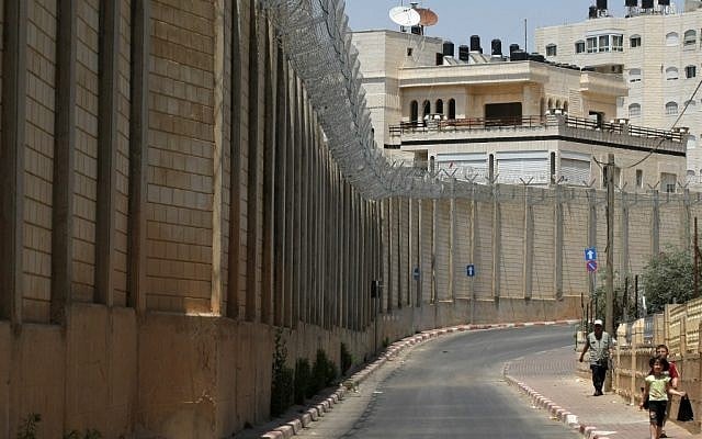 Illustrative photo of a section of the security barrier in Jerusalem's Beit Hanina neighborhood in 2009. (photo credit: Kobi Gideon/Flash90) Illustrative photo of a section of the security barrier in Jerusalem's Beit Hanina neighborhood in 2009. (photo credit: Kobi Gideon/Flash90)