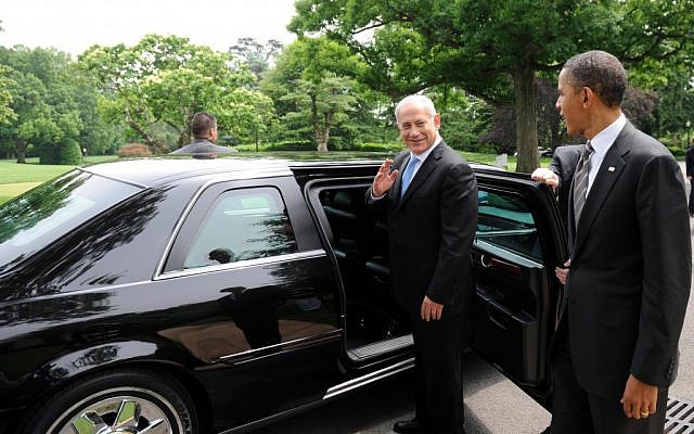US President Barack Obama talks with Israeli Prime Minister Benjamin Netanyahu while walking from the Oval Office to the South Lawn Drive of the White House, after their meeting May 20, 2011. (Photo credit: Avi Ohayon/Government Press Office/FLASH90)