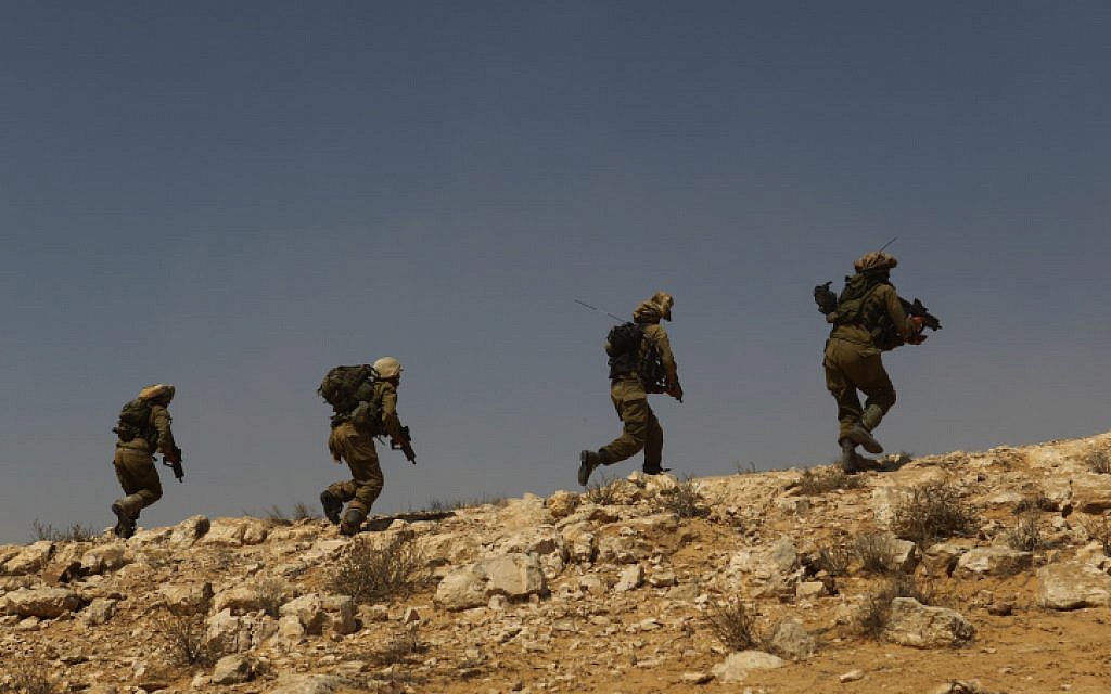 Illustrative image of infantry soldiers  during an open field combat exercise, June 2011 (photo credit: Tsafrir Abayov/Flash90)