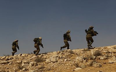 Illustrative image of infantry soldiers  during an open field combat exercise, June 2011 (photo credit: Tsafrir Abayov/Flash90)