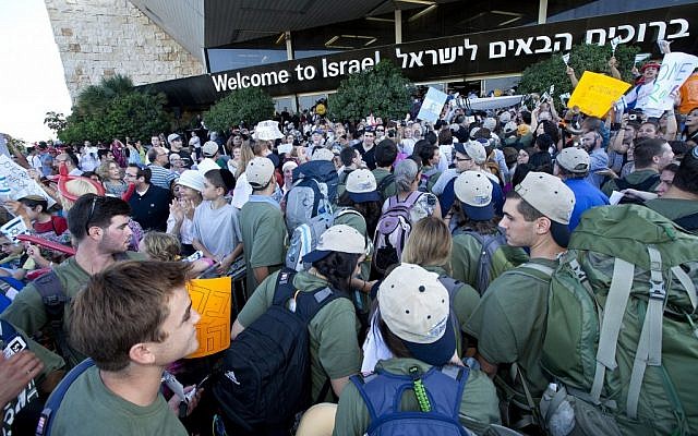New immigrants from the USA and Canada arrive at the Ben Gurion Airport on August 14, 2012 (photo credit: Moshe Shai/Flash90) New immigrants from the USA and Canada arrive at the Ben Gurion Airport on August 14, 2012 (photo credit: Moshe Shai/Flash90)