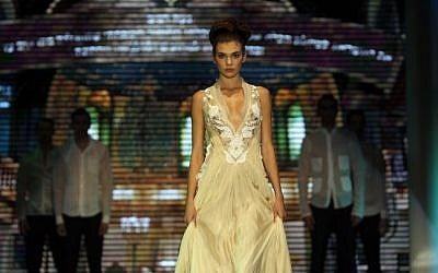 An Israeli model, December 2012 (photo credit Tsafrir Abayov/Flash90