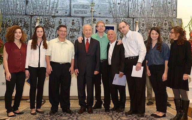 President Shimon Peres with chairman Ami Ayalon and young artists and students from AKIM (photo credit: Mark Nayman/Flash90)