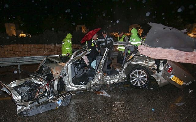 Police officers investigate the scene of a car accident on the Jerusalem-Tel Aviv Highway, in which three men were killed on Monday, January 7. (photo credit: Flash90)