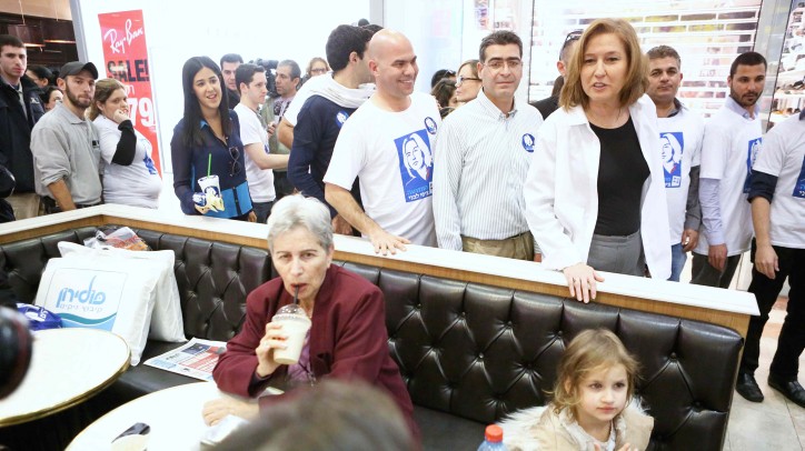 Hatnua leader Tzipi Livni at Tel Aviv's Azrieli Mall, a day before the general elections, on January 21, 2013. (photo credit: Flash90)
