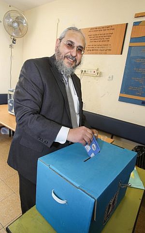 Ultra-Orthodox politician Rabbi Haim Amsalem casts his vote (Photo credit: FLASH90) Ultra-Orthodox politician Rabbi Haim Amsalem casts his vote (Photo credit: FLASH90)