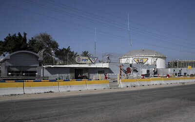 The entrance to the Paz Refinery in Israel's southern port city of Ashdod, January 26, 2013. (Tsafrir Abayov/Flash90)