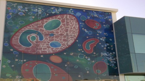 The Munday Wall, a large glass design in Australia, printed on Dip-Tech equipment (Photo credit: Courtesy Dip-Tech)
