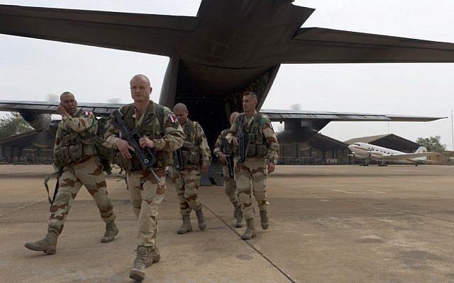 French legionnaires exit a military plane at Bamako airport, Mali (photo credit: AP/Jeremy Lempin)