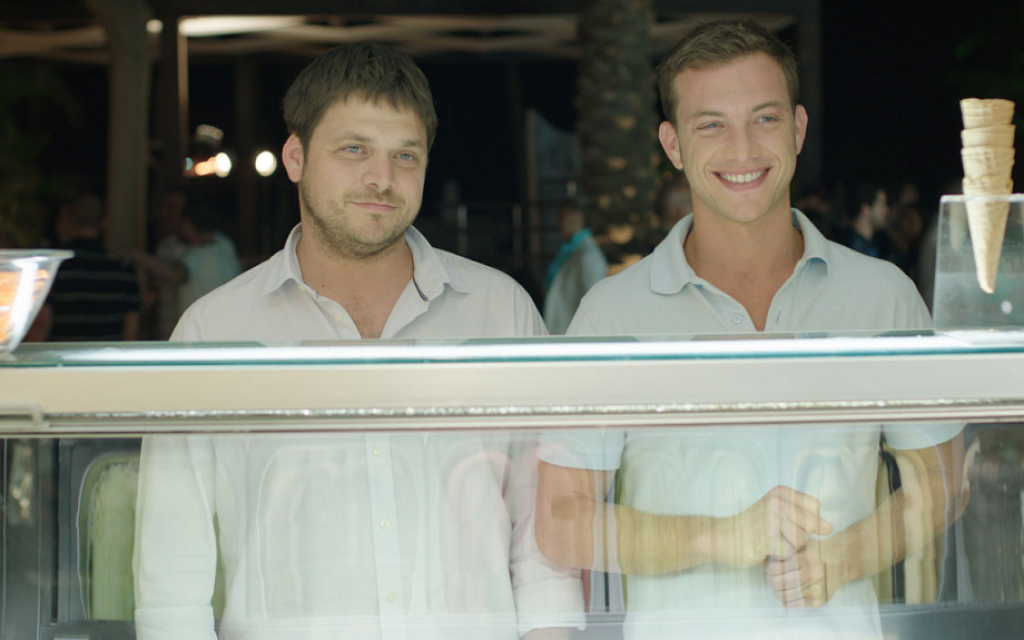 Qoshnisi yordam soradi va qarshilik korsata olmadi.