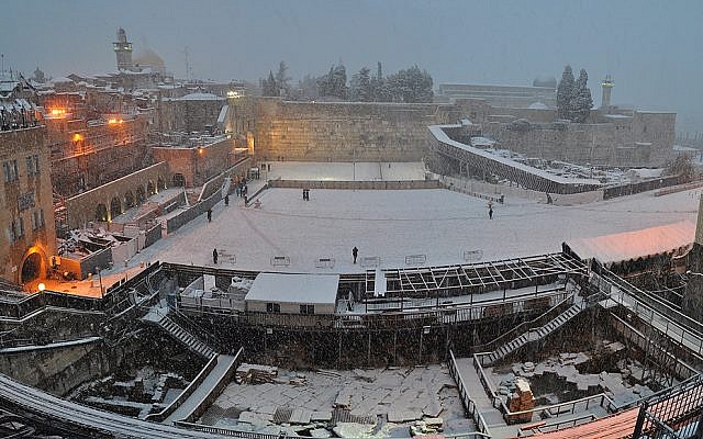 The Western Wall plaza clad in vestments of white. (photo credit: Courtesy/Mike Horton)