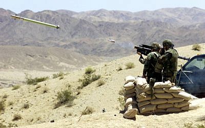 Troops firing an anti-aircraft missile during training. (photo credit: Manuel Valdez, US Marine Corps/Department of Defense)