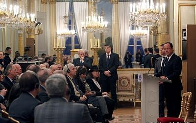 Francois Hollande speaking to Jewish leaders at the Elysee Palace on Wednesday. (photo credit: Courtesy Présidence de la République)
