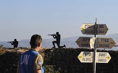 A UN peacekeeper near the Israel-Syria border (photo credit: Tsafrir Abayov/Flash90)