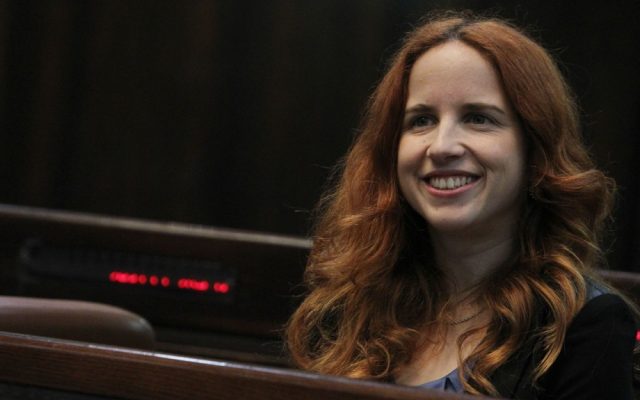 Incoming Knesset member Stav Shaffir of the Labor Party tries out her chair in the plenum, Sunday (photo credit: Miriam Alster/Flash90)