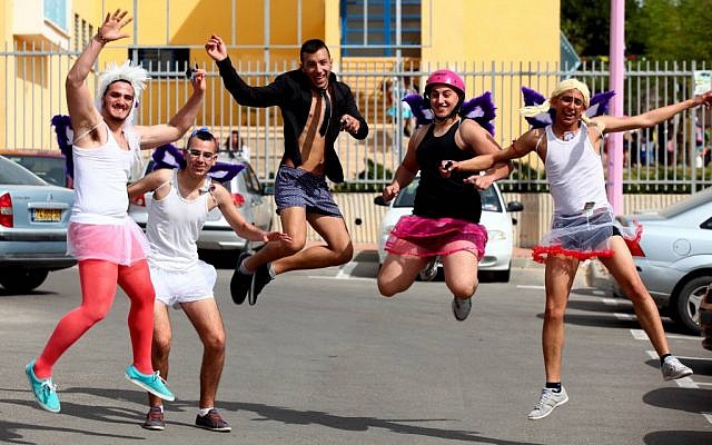 Illustrative photo of Israelis on Purim. (Flash90)