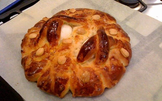 Boyoja Ungola Di-Purim, a Moroccan challah for Purim (Courtesy Phyllis Glazer)
