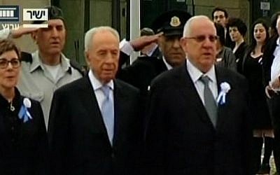 President Shimon Peres (center) and outgoing Knesset speaker Reuven Rivlin (right) at the Knesset swearing-in ceremony in Jerusalem, February 5, 2013. (screenshot/Channel 2)