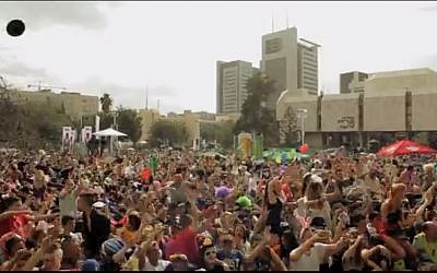 70,000 performing the Harlem Shake (screenshot via YouTube)