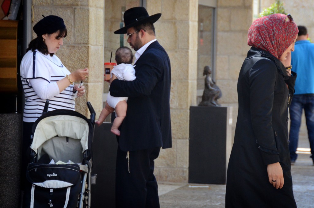 Shoppers, Jews and Palestinians, reported a 'high level' of security and tolerance: the Mamilla shopping plaza, 2012 (Photo credit: Danna Hymanson/FLASH90)