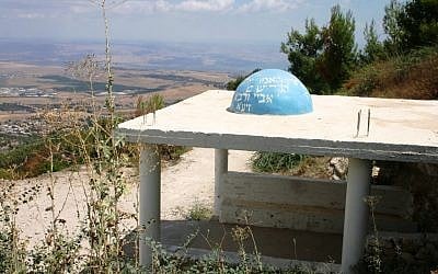 The tombs of Rabbi Abbaye and Rabbi Rava at Mount Yavnit (photo credit: Shmuel Bar-Am)