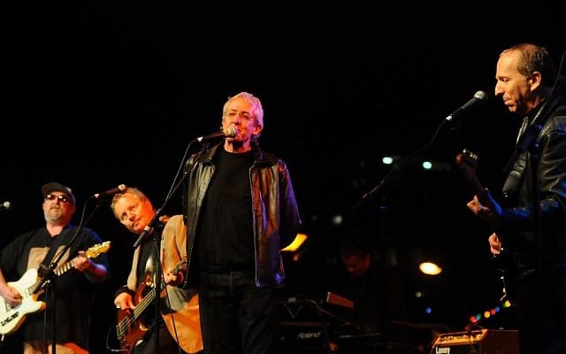 Gidi Gov (center), Danny Sanderson (right) and other Kaveret members perform in Modiin in 2008. (photo credit: Jorge Novominsky/Flash90)