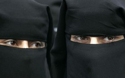 Burqa-clad women (Abed Rahim Khatib/Flash90)