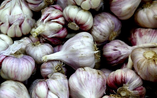 Illustrative image of garlic ( Abir Sultan/Flash90)