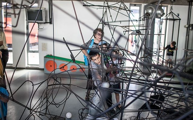 Kids play at the Bloomfield Science Museum in Jerusalem (Photo credit: Noam Moskowitz/Flash90)