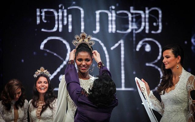 Yityish Aynaw is crowned Miss Israel 2013, February 28, 2013 (photo credit: Avishag Shar Yashuv/Flash90)