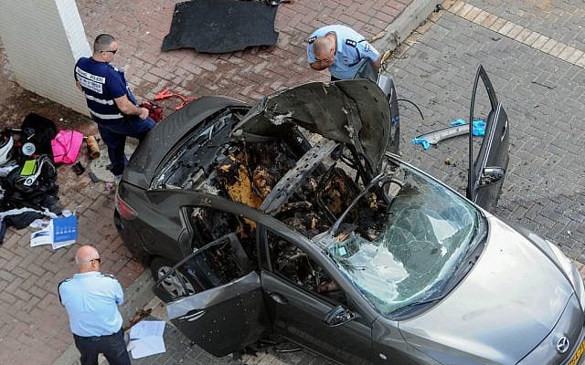 Police inspect the remnants of a car bomb that killed two people in Rishon Lezion in March 2013. A dozen people have been killed over the past two years in a mob war in the cities south of Tel Aviv (photo credit: Yossi Zeliger/ Flash90) Police inspect the remnants of a car bomb that killed two people in Rishon Lezion in March 2013. A dozen people have been killed over the past two years in a mob war in the cities south of Tel Aviv (photo credit: Yossi Zeliger/ Flash90)