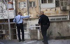 Police officers scour the streets for a fugitive who escaped from the Rabbinical Court in Jerusalem, Wednesday, March 6, 2013 (photo credit: Yonatan Sindel/Flash90)